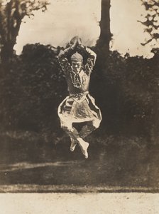 [Nijinsky siamilaisessa tanssissa itämaista], 1910. tekijältä Eugène Druet