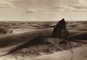Kilometrikivi aavikolla (s/w-kuva) tekijältä European Photographer