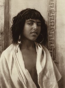 Algiers, berberityttö (s/w valokuva) tekijältä European Photographer