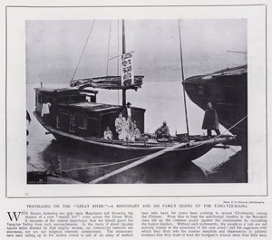 Matkustaa "Suurella joella", lähetyssaarnaaja ja hänen perheensä nousemassa Yang-tze-Kiangia pitkin (m/v kuva) tekijältä European Photographer