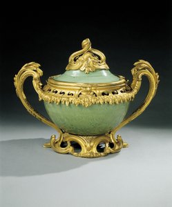 Louis XV pot-pourri-maljakko (ormolu-asennettu kiinalainen celadon-posliini) tekijältä European School