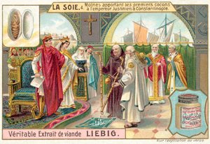 Munkit tuovat ensimmäiset silkkikotelot keisari Justinianukselle Konstantinopoliin (chromolitho) tekijältä European School