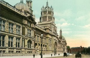 Victoria and Albert Museum, 1900-luku. tekijältä Eyre and Spottiswoode
