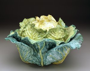 "Cabbage" -tyyli ja kansi, n. 1755 (tinalasitettu keramiikka) tekijältä Factory Sceaux