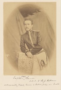 Kapteeni F.E.A. Chamier, A.D.C. Sir J. Outramille, myöhemmin varakomissaari ja Oudhin piirituomari tekijältä Felice Beato