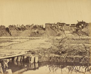Pohjoisen linnakkeen ulko-ovi, josta näkyy englantilainen sisäänkäynti 21. elokuuta 1860. tekijältä Felice Beato