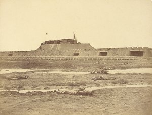 Pohjoisen linnoituksen takaosa valloituksen jälkeen, osoittaa Kiinan armeijan vetäytymistä tekijältä Felice Beato