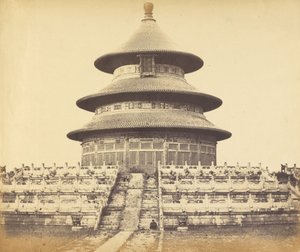 Pyhä taivaan temppeli, jossa keisari uhraa kerran vuodessa Kiinan kaupungissa Pekingissä, Octob tekijältä Felice Beato