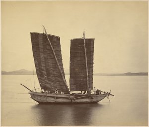 Ensimmäinen korealainen junkkeri, joka toi lähetyksiä U.S.S. Coloradolle heti sen ankkuroidessa ankkurinsa. tekijältä Felice Beato
