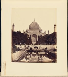 Taj Mahal ja suihkulähteet tekijältä Felice Beato