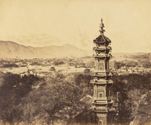 Näkymä Kesäpalatsille. Yuan Ming Yuan Pagoda. Ennen polttamista, Peking, 18. lokakuuta 1860 tekijältä Felice Beato