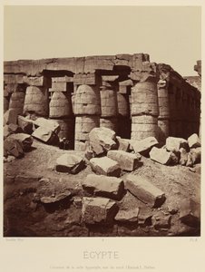 Hypostyylihalli pylväineen pohjoisesta nähtynä. [Karnak, Theba] tekijältä Félix Bonfils