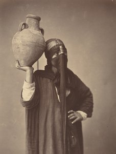 Vedenkantaja Kairossa [Water Carrier in Cairo] tekijältä Félix Bonfils