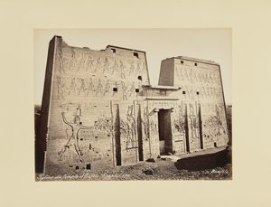 Edfun temppelin pyloni (Egypti) tekijältä Félix Bonfils