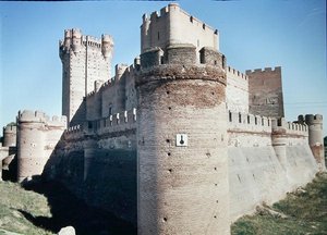 Näkymä Castillo de la Motalle, joka rakennettiin Juan II:lle vuonna 1440 tekijältä Fernando de Carreno