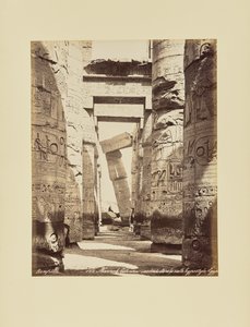 Karnak. Kallistettu pylväs hypostyylisalissa, Egypti tekijältä Félix Bonfils
