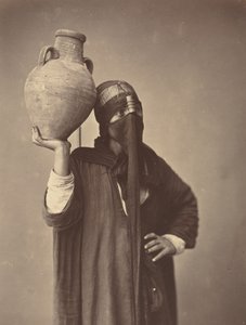 Water Carrier Kairossa, n. 1870. tekijältä Félix Bonfils