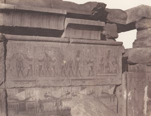 Karnak Thebes, Palatsi - Graniitin rakentaminen - Veistetty koriste..., 1851-52, painettu 1853-54. tekijältä Félix Teynard