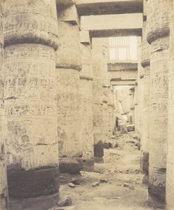 Karnak Thebes, Palatsi - Hypostyle Hall - Ikkuna ja pääkaupungit ..., 1851-52, painettu 1853-54. tekijältä Félix Teynard
