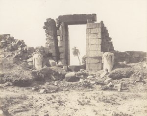 Karnak Thebes, Ensimmäinen pylväs - Portin ja Colossin rauniot, ..., 1851-52, painettu 1853-54. tekijältä Félix Teynard