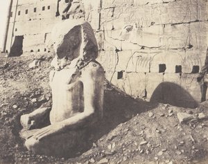 Karnak Thebes, kolmas pylväs - Kalkkikivispathin kolossi, D, 1851-52, painettu 1853-54. tekijältä Félix Teynard
