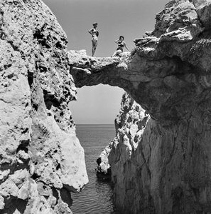 Luonnollinen Arch rocky Aspra tekijältä Fosco Maraini