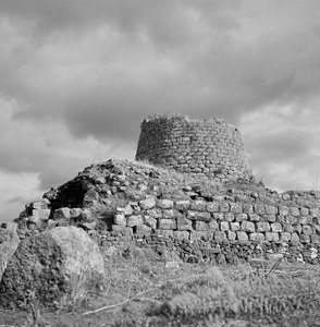Nuraghe Santu Antine tekijältä Fosco Maraini