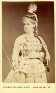 Offenbachin "La Grande-Duchesse de Gérolstein" (oopperabouffe) Emily Soldenen kanssa, joka näytteli vuoden 1867 Lontoon tuotannossa (Covent Garden) tekijältä Fradelle & Marshall