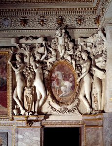 Arkkitehtuuri: yksityiskohta Anne de Pisseleun Etampesin herttuattaren (1508-1580), Francois I:n suosikkihuoneesta Fontainebleaun linnassa, joka tunnetaan nimellä Kuninkaan portaikko. Toteuttanut Francesco Primaticcio dit Le Primatice (1504-1570) 1541 Font