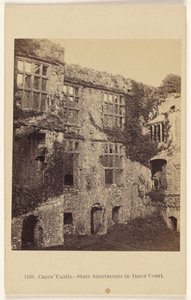 Carew Castle - valtiohuoneistot sisäpihalla tekijältä Francis Bedford
