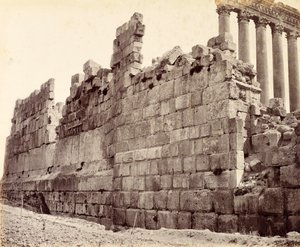 Auringon temppelin ulkoseinän länsipää, Baalbek
