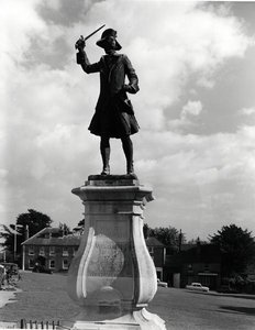 Kenraalimajuri James Wolfen (1727-59) patsas (pronssi) (m/v kuva)