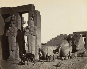 Pudonnut patsas Ramesseumissa, Thebes tekijältä Francis Frith