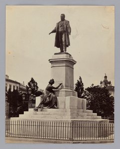 Milano. Antonio Tantardini (1829-1879) ja Odoardo Tabacchi (1831-1905), italialaisen poliitikon ja yrittäjän Camillo Benso Conte di Cavourin muistomerkki tekijältä Francis Frith