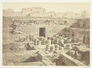 Uusi kaivaus Medinet-Haboossa, 1860, painettu 1862. tekijältä Francis Frith