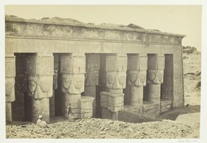 Denderan temppelin portico, 1857. tekijältä Francis Frith
