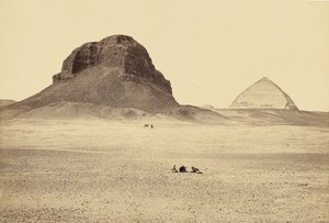 Dahshurin pyramidit idästä nähtynä tekijältä Francis Frith