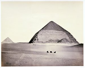 Dahshurin pyramidit lounaasta nähtyinä tekijältä Francis Frith