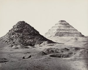 Sakkaran pyramidit koillisesta nähtyinä tekijältä Francis Frith