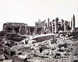 El-Karnakin temppeli kaakosta, n. 1856-59 (seepiakuva) tekijältä Francis Frith