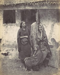 Kolme Itä-Intian naista, 1870-luku. tekijältä Francis Frith