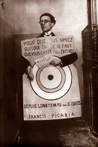 Andre Breton kohteena voileipämiehenä (Picabia) Dada-festivaaleilla, Pariisi, 27. maaliskuuta 2003 tekijältä Francis Picabia