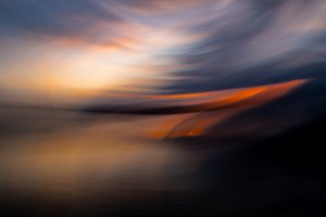 Elävä auringonlasku ja liikkeen hämärtyminen