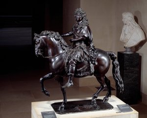 Kuningas Ludvig XIV:n (1638-1715) ratsastuspatsas pronssista, joka on sulatettu kadonneen vahan kanssa. Francois Girardonin (1628-1715) veistos. 17. vuosisata. Aurinko 1,02x0,98x0,5 m Pariisin Louvre-museo
