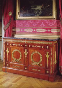 Ensimmäinen empire-tyylinen lipasto, 1804-15 (akasia, marmori ja kullattu pronssi)