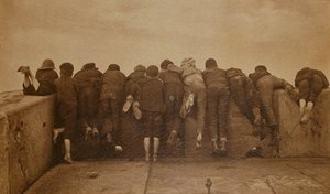 Jännitys, n. 1889 (seepiakuva) tekijältä Frank Meadow Sutcliffe