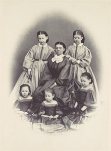[Istuvan naisen muotokuva viiden tytön ympäröimänä, istuva ja seisova], 1850-60-luku.