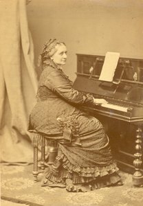 Clara Wieck-Schumannin muotokuva 1819-1896 pianon ääressä, n. 1878.
