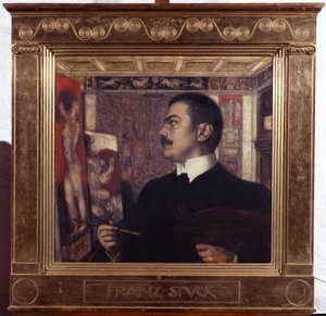 Omakuva maalaustelineen ääressä tekijältä Franz von Stuck