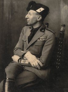 Albumi MVSN- Mustapaidat: Augusto Turati univormussa Militia